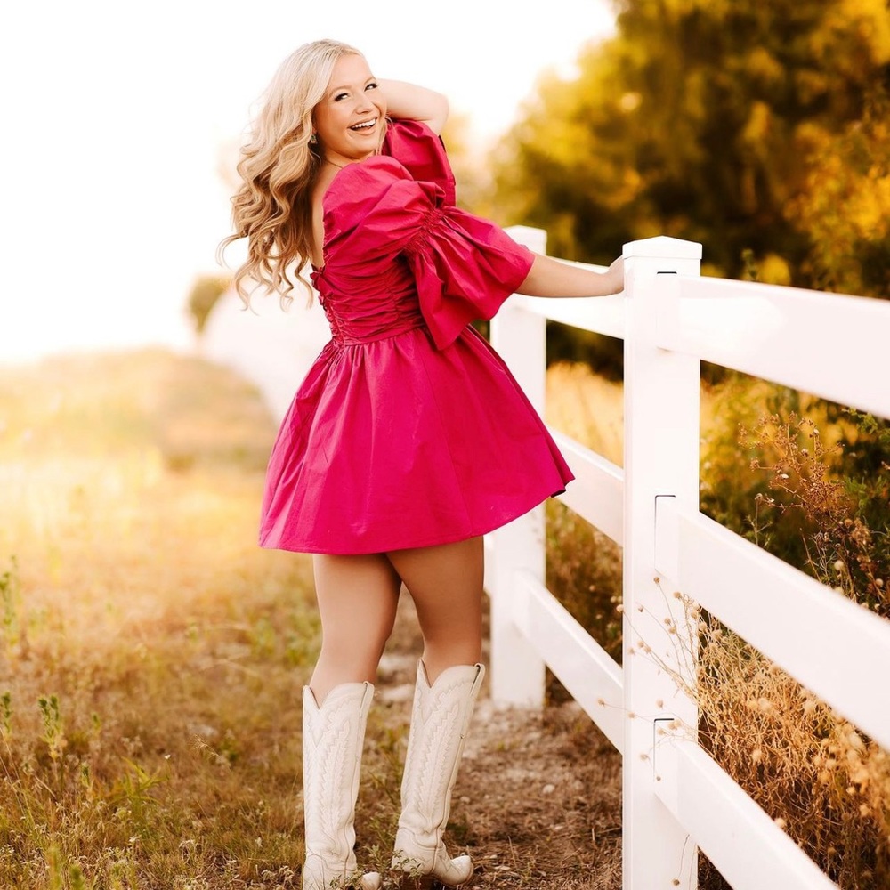 Cute pink dress! the one in pic is the same as one i’m selling but a 10!